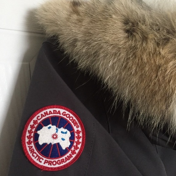 Women’s Canada Goose Jacket - Picture 3 of 6